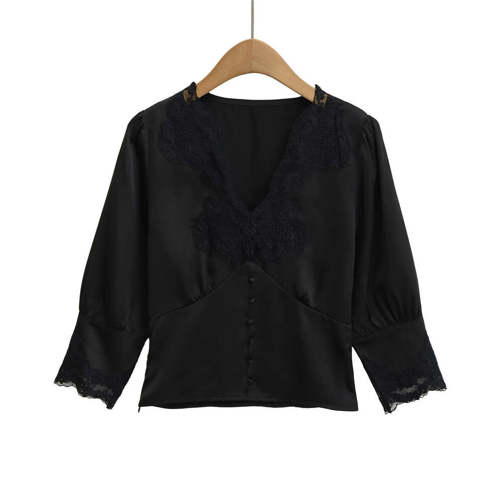 French Romantic Lace Patchwork Satin Five-Quarter Sleeve Shirt For Women, Designed With Sexy V-Neck, Short Mid-Sleeve Top, Ins Style B5