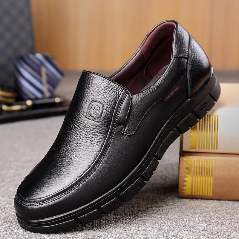 Summer Men Leather Shoes Soft Soled Casual Flat Outdoor Walking Comfort Fashion Loafers 250717