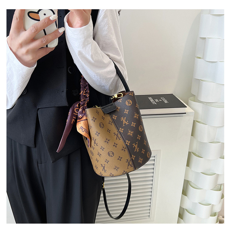 High - end women's handbags 2025 new style, fashionable printed mother - daughter bucket bags versatile for single - shoulder cross - body and ha