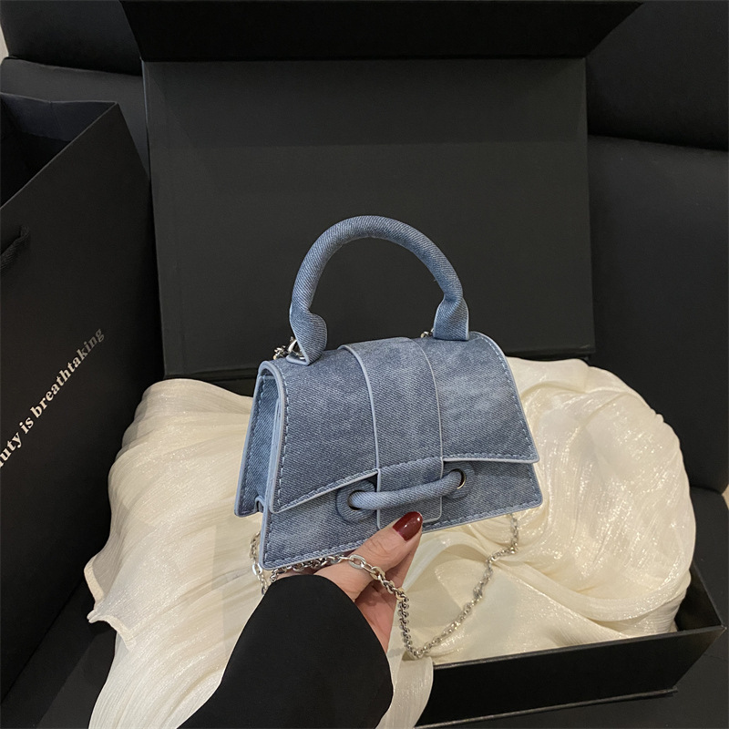 2025 Summer New Women's Shoulder Crossbody Bag Simple women's Small Square Bag Fashion Versatile Shoulder Bag New Designer Bag New Designer 