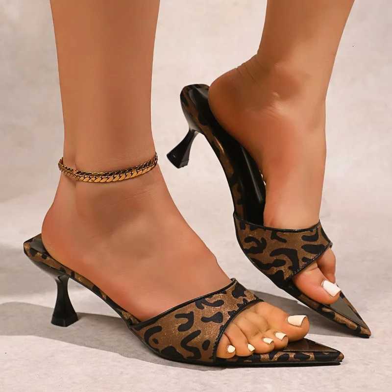 2025 Summer Trend Leopard Print Mid-Heel Slippers Party Designer Brand High H Comfortable Beach Slingbacks Y250716