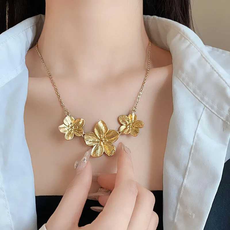 Vintage Flower Shaped Jewelry Sets Wen Choker Necklace Cuff Bracelet Stud Earrings Adjustable Rings Gold Silver Color Jewelry X250718