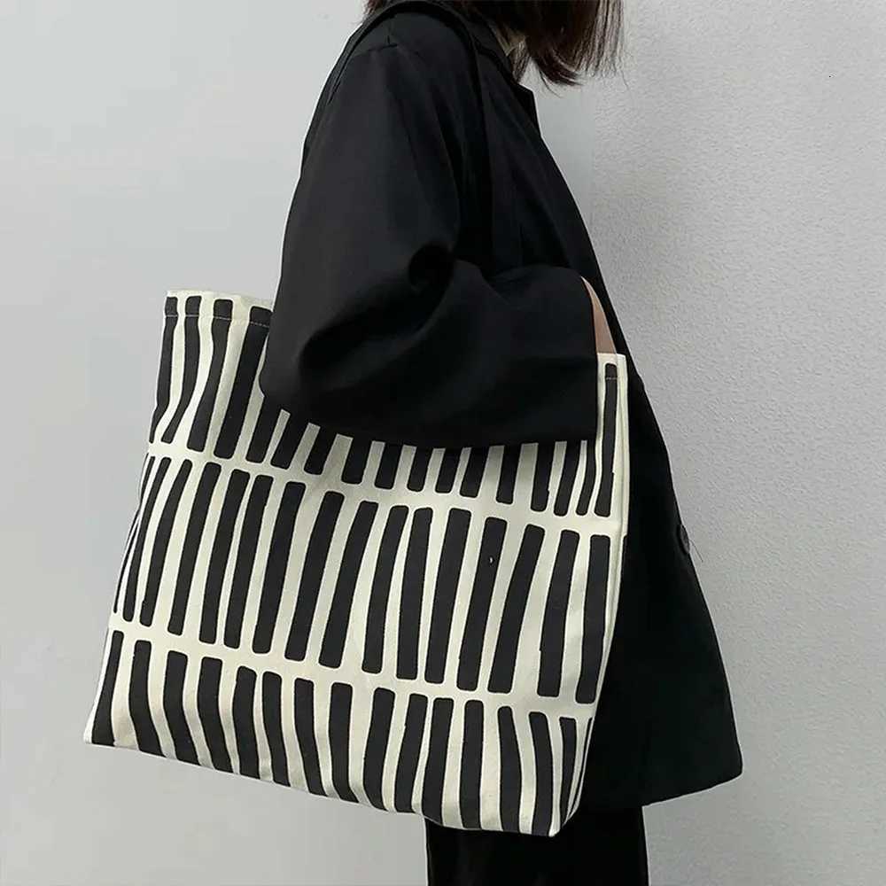 Striped minimalist design canvas bag - single shoulder strap - school bag with zipper - handbag for shopping A-DH XJ250718