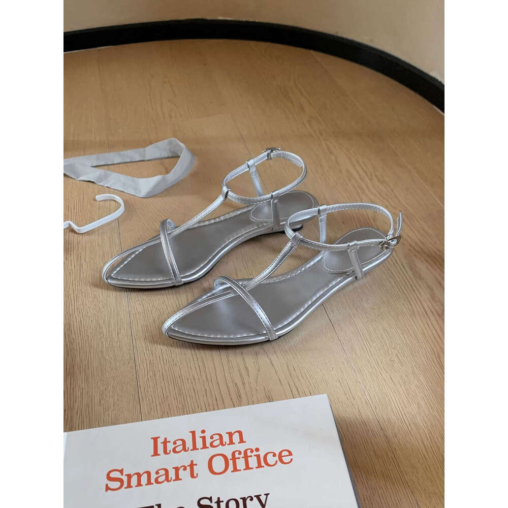 Summer Sandals New Niche Style Slippers for Women Outdoor Wear High-end Feel 2025 Women's Soft Sole Comfortable Shoes