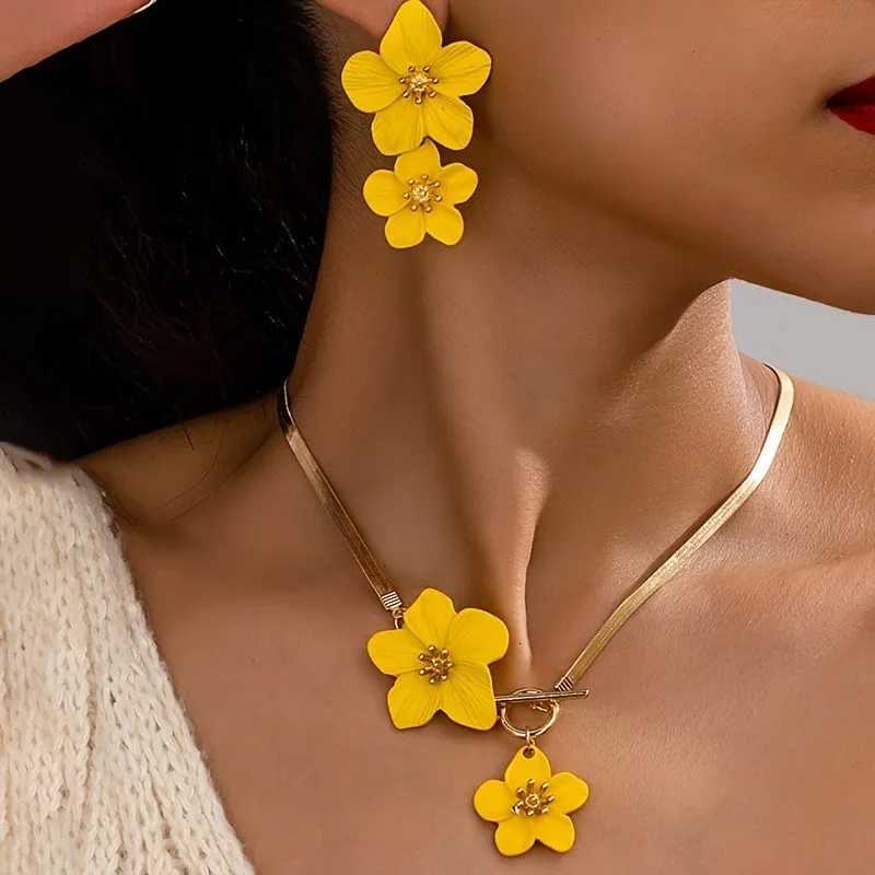 3pcs/set Elegant Flower Pendant Necklace and Earrings Jewelry Sets for Women Necklace Earring Suitable for Holiday Wedding X250718
