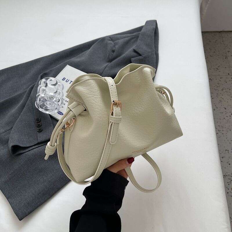 Korean Fashion Small for Women, Autumn and Winter Pleated Cloud Bag, Niche Texture Crossbody Bucket Bag