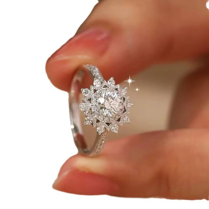 Hot Sale 0.5 Ct Certified Moissanite Diamond Bright Sun Flower Ring for Women 925 Sterling Silver Ring Wedding Jewelry