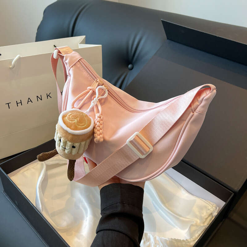 Large Capacity Single Shoulder Crossbody Crescent for Women 2024 New Spring Summer Casual Versatile Dumpling Nylon Commuter Bag