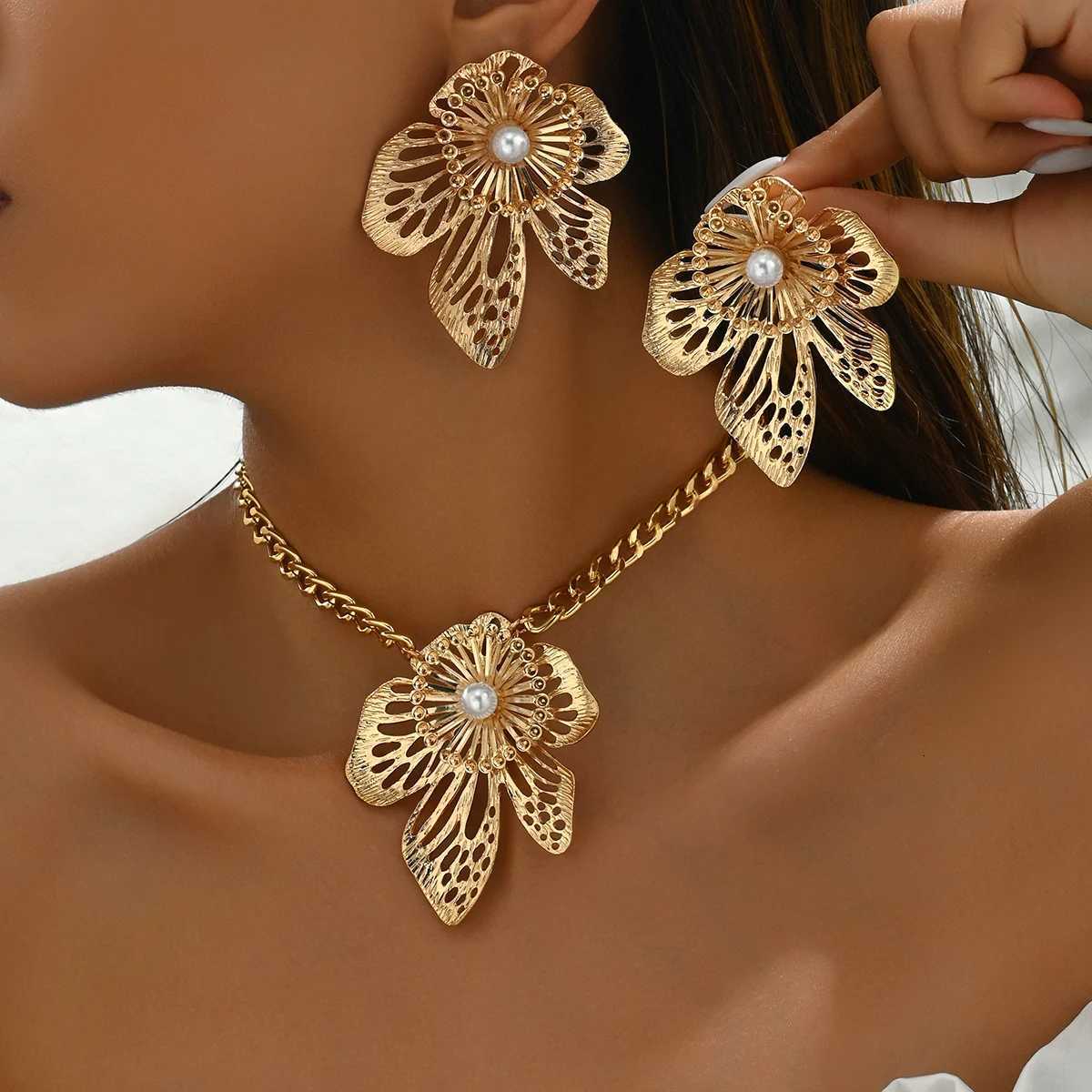 2 PCS Set Halloween Stamping Flower Imitation Pearl Necklace Earrings Set Gold Color Big Flower Silver Color Chain Jewelry Set X250718