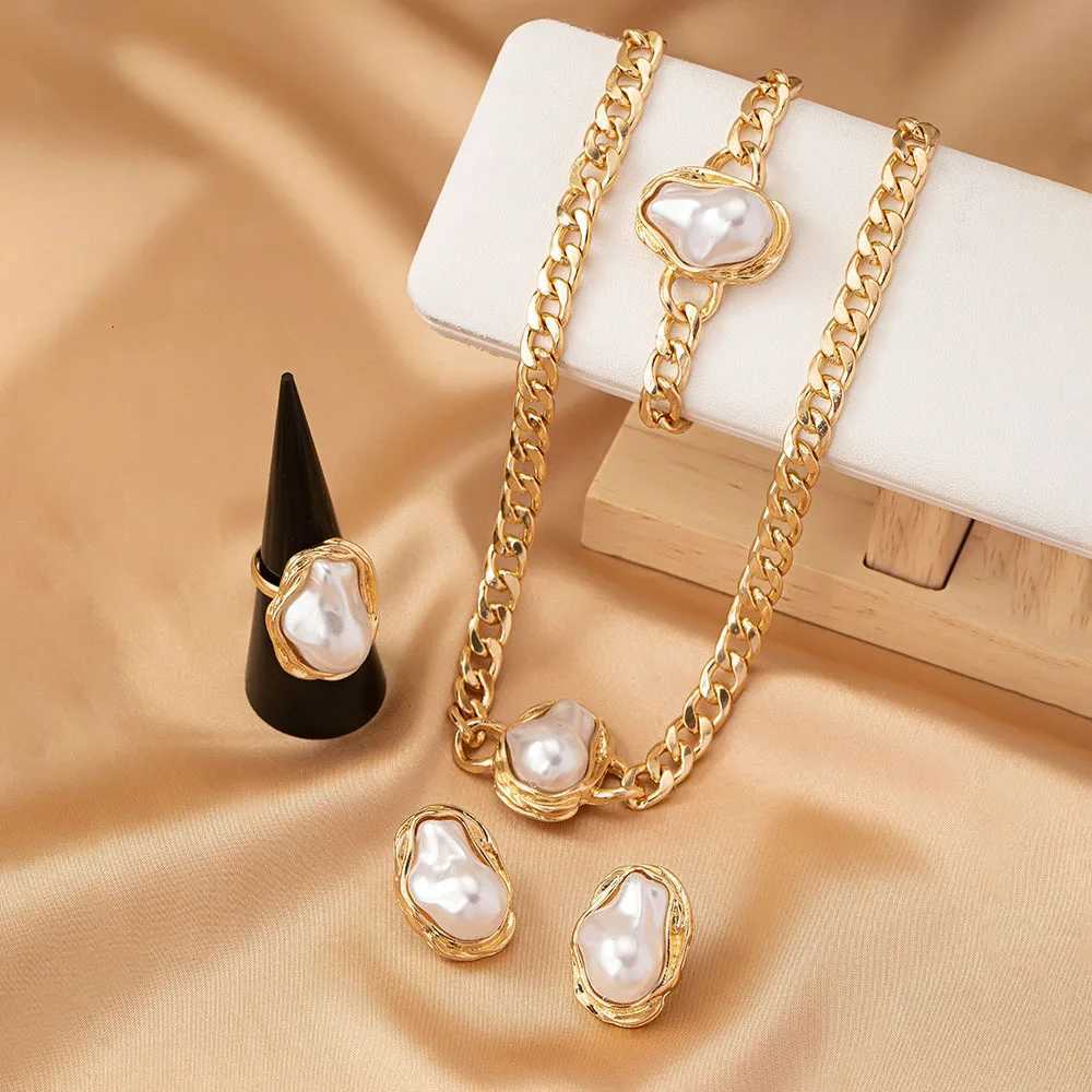 4 PCS Irregular Pearls Jewelry Set Korean Pearl Pendant Choker Stud Earrings Rings for Women Classic Bracelet Wedding Jewelry X2507181