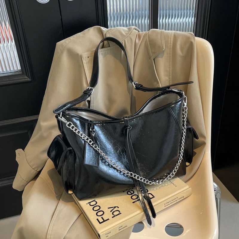 2024 New High Quality Large Capacity Mens Bag Unique Black Commuter Dumpling Bag with Chain Strap Crossbody Shoulder Bag Y250730