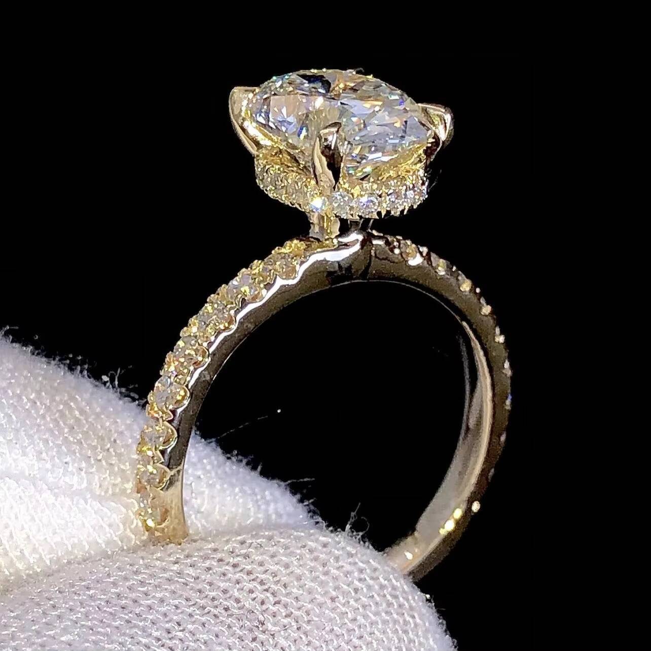 Hot Sale Real Gold S925 Silver Women Engagement Wedding Rings Set Oval Cut Diamond Engagement Rings Moissanite
