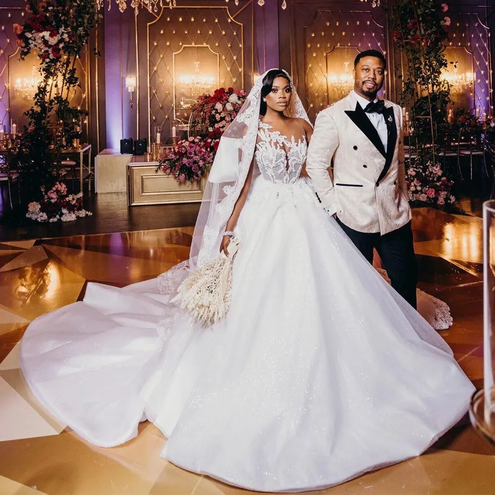 Ball Gown Wedding Dresses Bead Tulle Sweep Train Bridal Gowns Illusion Neck Sleeveless Mariages Vestido De Noiva Plus Size Customized