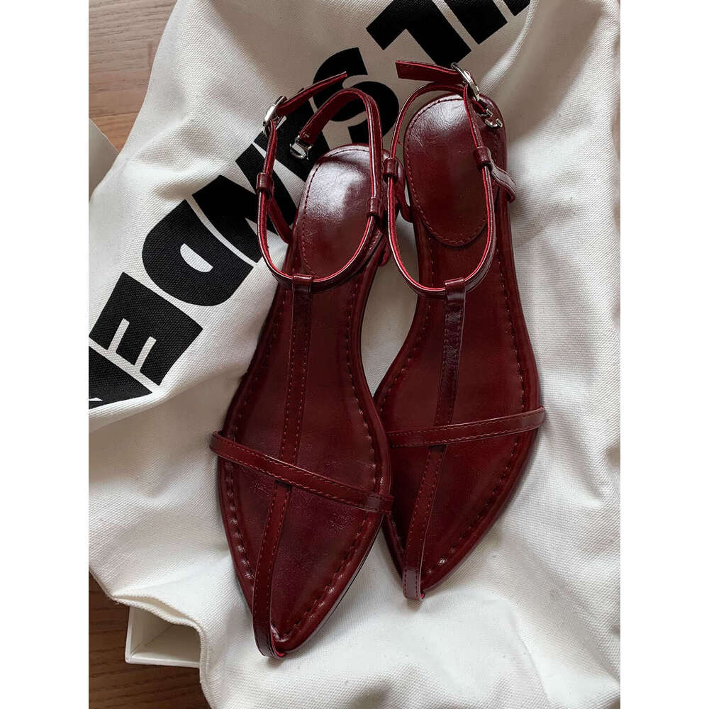 Summer Sandals New Niche Style Slippers for Women Outdoor Wear High-end Feel 2025 Women's Soft Sole Comfortable Shoes