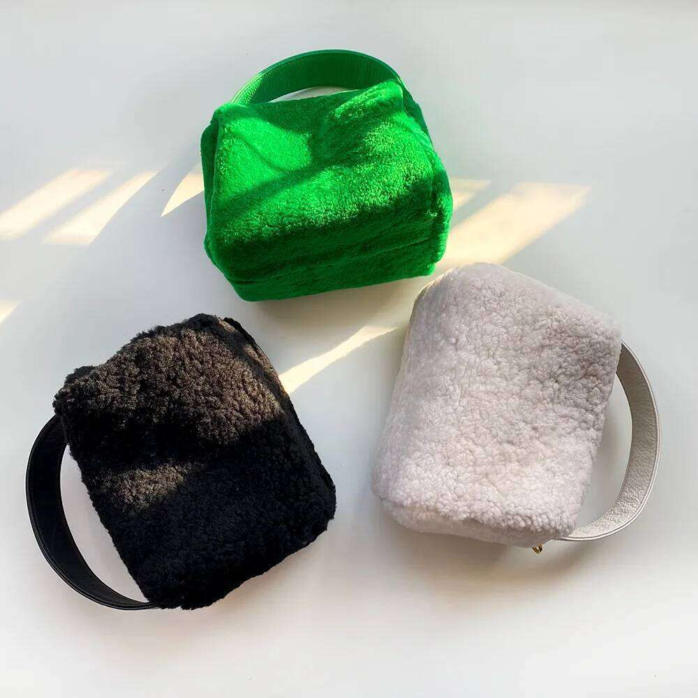 Lamb wool women's green lady's hand Wool Women's lunch box Hong Kong Style soft leather bag