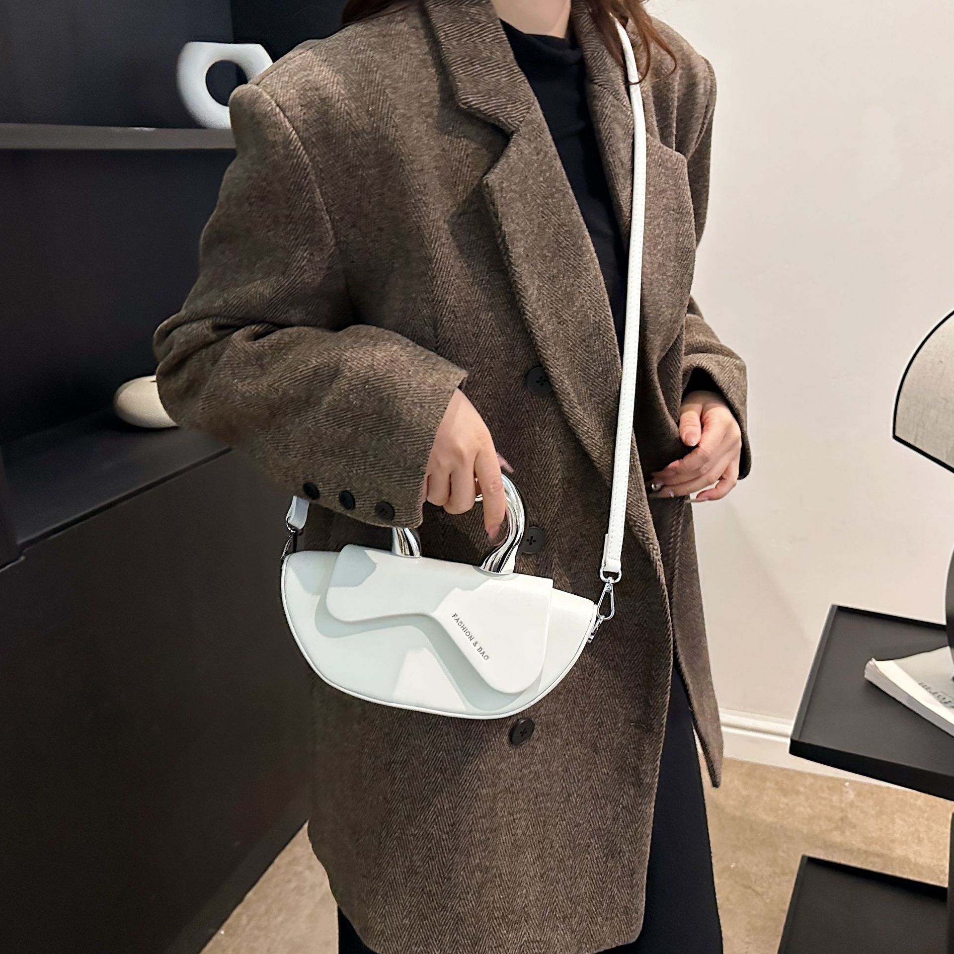 Cross Border Women's Handbag Niche Fashion Designer Bag French Fashion Handbag High-quality Textured Single Shoulder Crossbody Bag