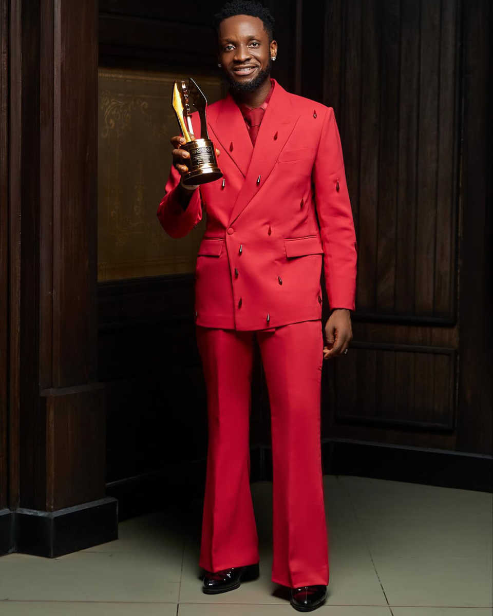 Fashion Nail Beads Blazer Men"s Suit 3 Pieces Jacket Waistcoat Pants Prom Formal Occasions Clothing Customized