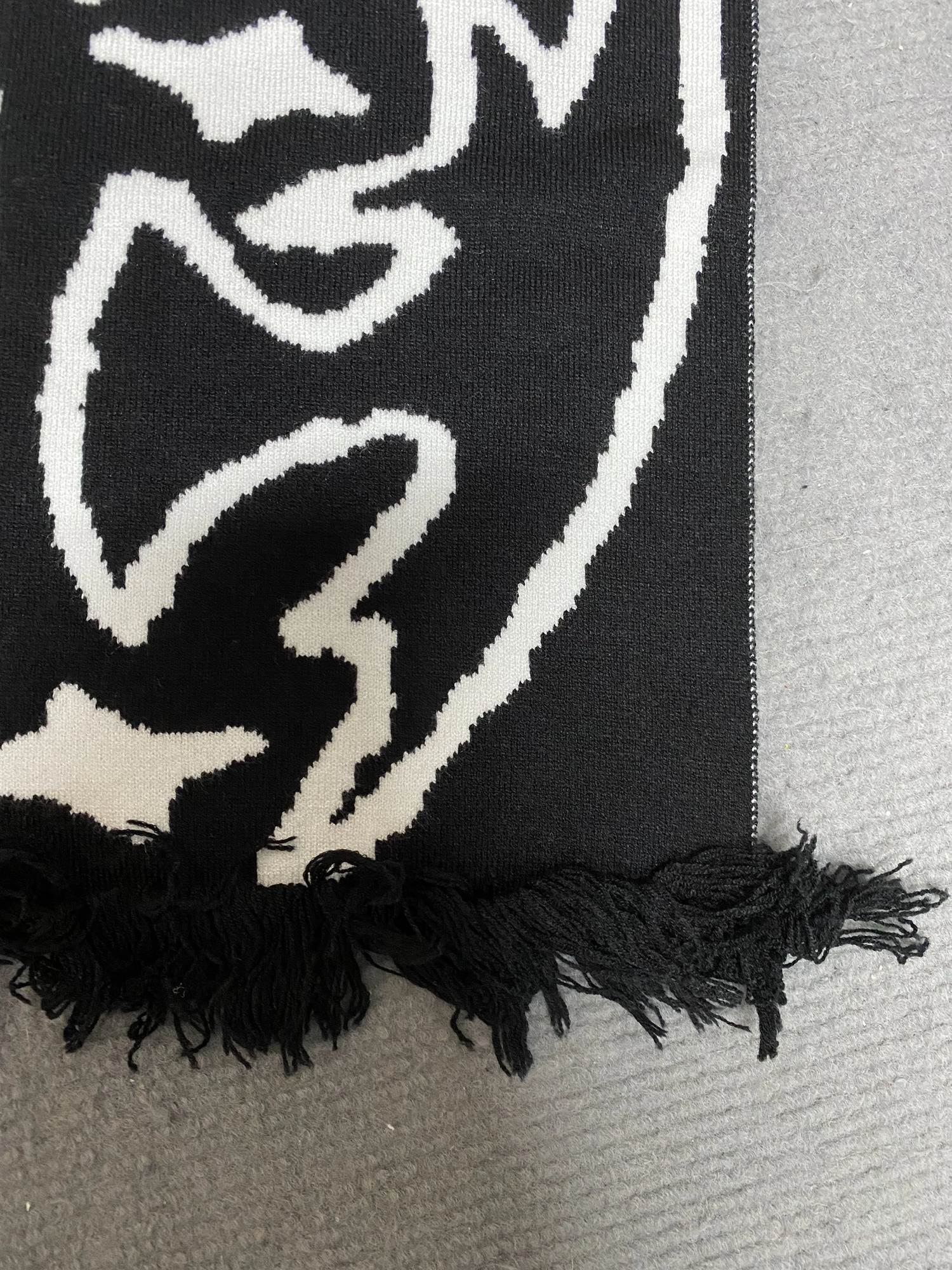 2K Autumn and Winter Vintage Personalized Pattern Dark Style Jacquard Scarf for Couples Warm Knit Scarf 250717