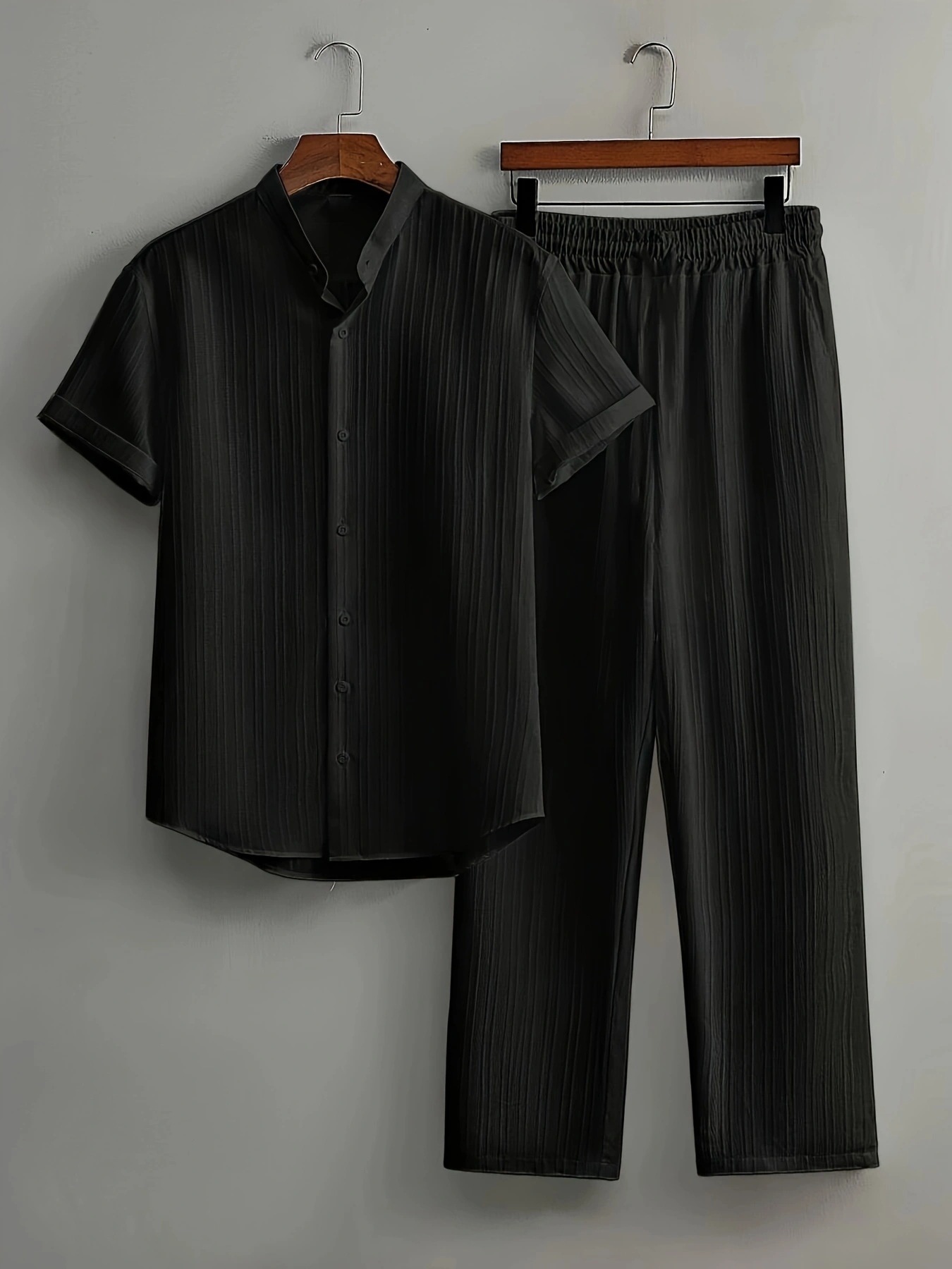 2pcs Men Casual Solid Color Textured Short Sleeve Shirt And Drawstring Waist Loose Straight-Leg Pants Set Men Two Pieces Outfits, Men Clothes