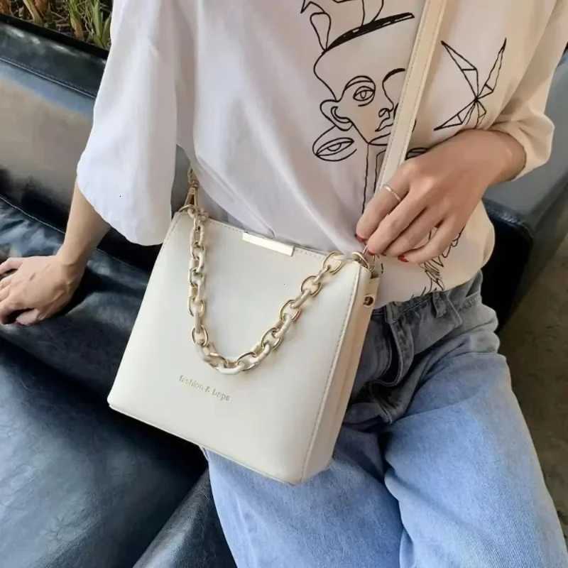 Womens Leather Fi Senior Small Fresh Chain Bucket Bag Shoulder Crossbody Handbag Tote Bags for Women Bolsos Para Mujer XJ250718