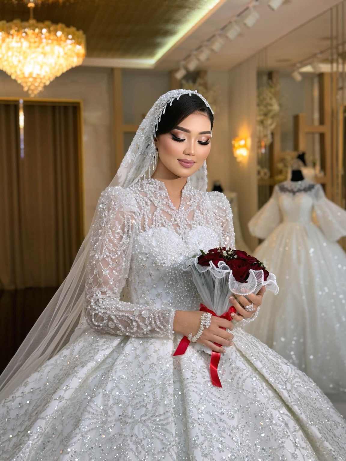 Gorgeous Ball Gown Wedding Dress Sequins Pearls Bridal Gowns High Neck Long Sleeves Sweep Train Dresses Customized vestidos de novia