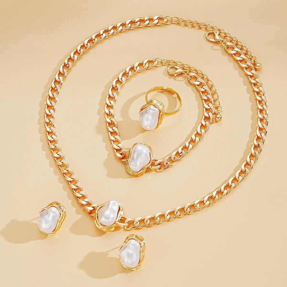 4 PCS Irregular Pearls Jewelry Set Korean Pearl Pendant Choker Stud Earrings Rings for Women Classic Bracelet Wedding Jewelry X2507181