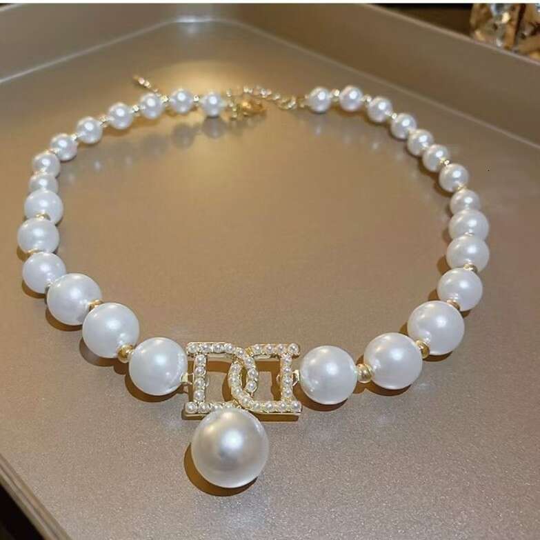 Korean INS Style Simple Personality Necklace with Inlaid Dias and Pearls, Short Choker Chain, Internet Celebrity Temperament Design Sense Jewelry