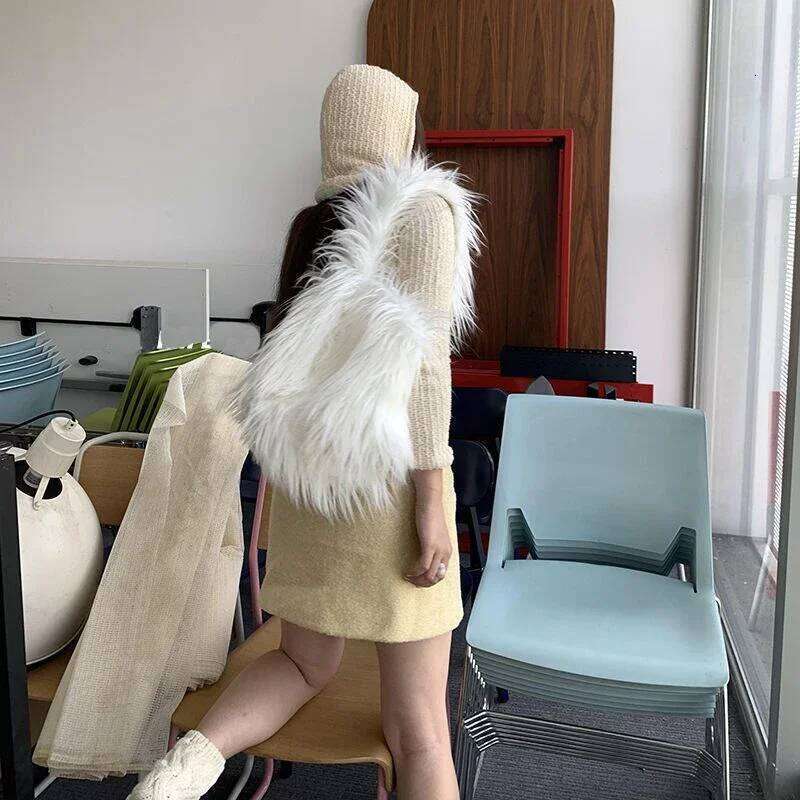 Y2k Faux Fur Solid Women Bag 2025 Trend Individuality Winter Plush Shoulder Bags Female Fashion New Design