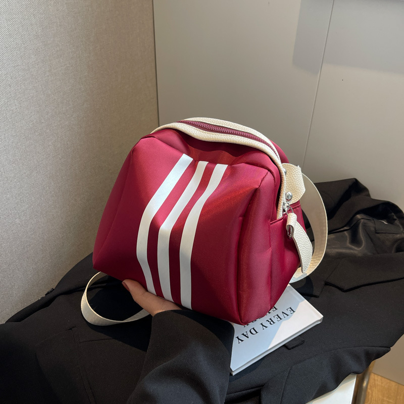 2025 summer women's new women's shoulder crossbody bag new striped shell bag summer new casual large capacity new designer bag