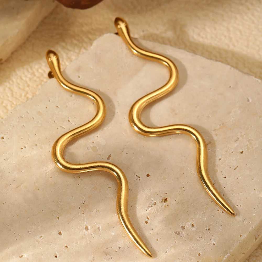 Stainless Steel Earrings Europe And Design Snake Stud Fine Earrings For Women Jewelry Trending Products New in X2507181
