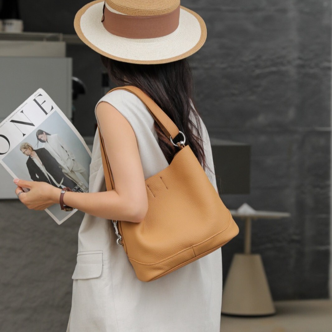 2025 Designer Bucket Bag Women's New Large Capacity Multi functional Slanted Shoulder Handbag Handbag