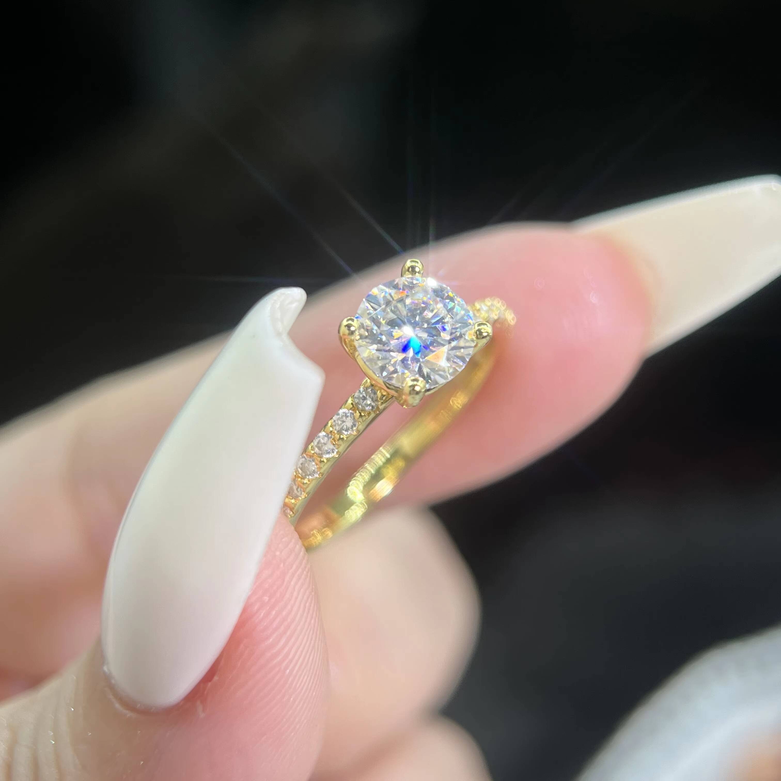 Fine 14k Gold Plated Moissanite Jewelry Luxury S925 Silver Circling Setting 1 Ct Round Brilliant Cut Moissanite Rings