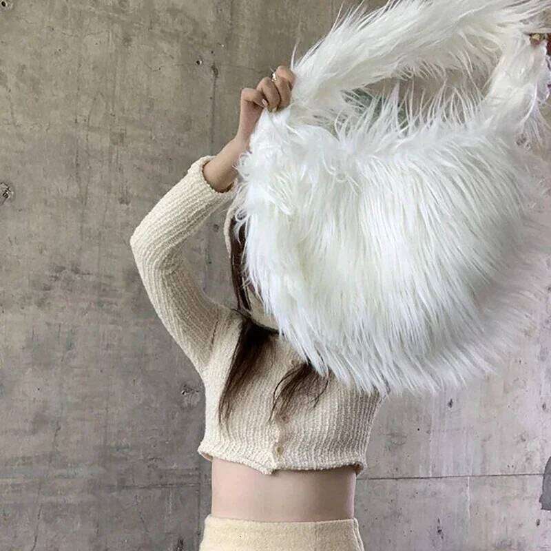 Y2k Faux Fur Solid Women Bag 2025 Trend Individuality Winter Plush Shoulder Bags Female Fashion New Design Bolso Mujer