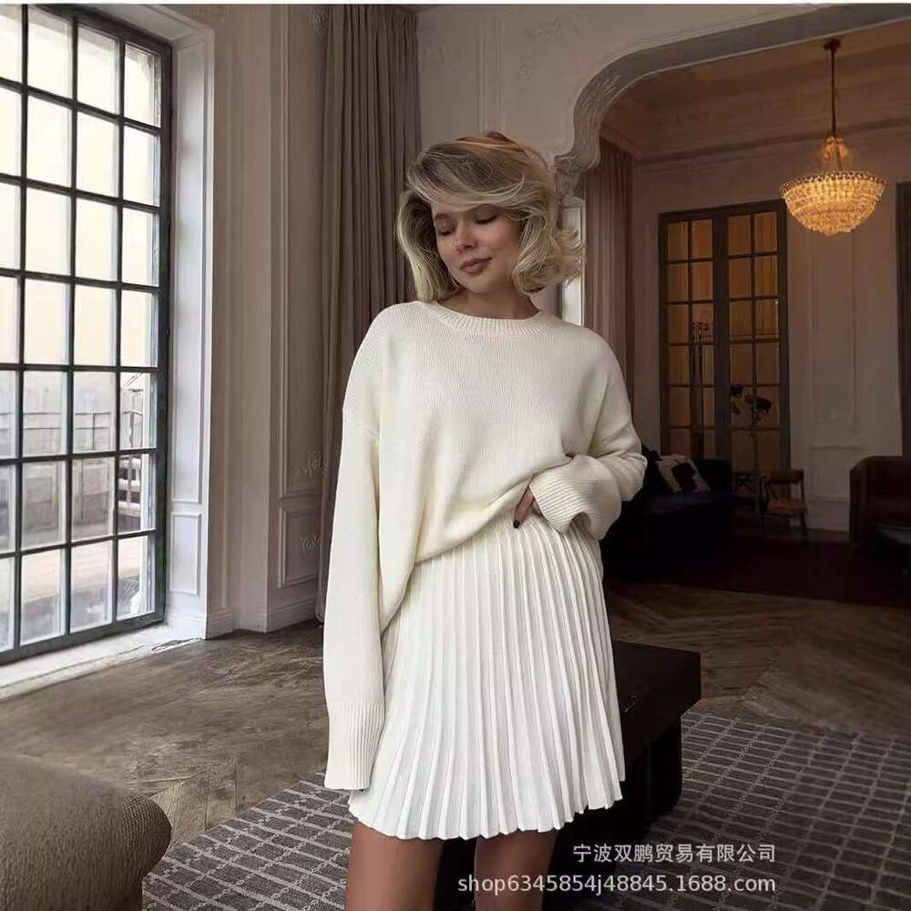 Russian Solid Color Round Neck Sweater And Pleated For Women New Style Knitted Short Skirt Set B5