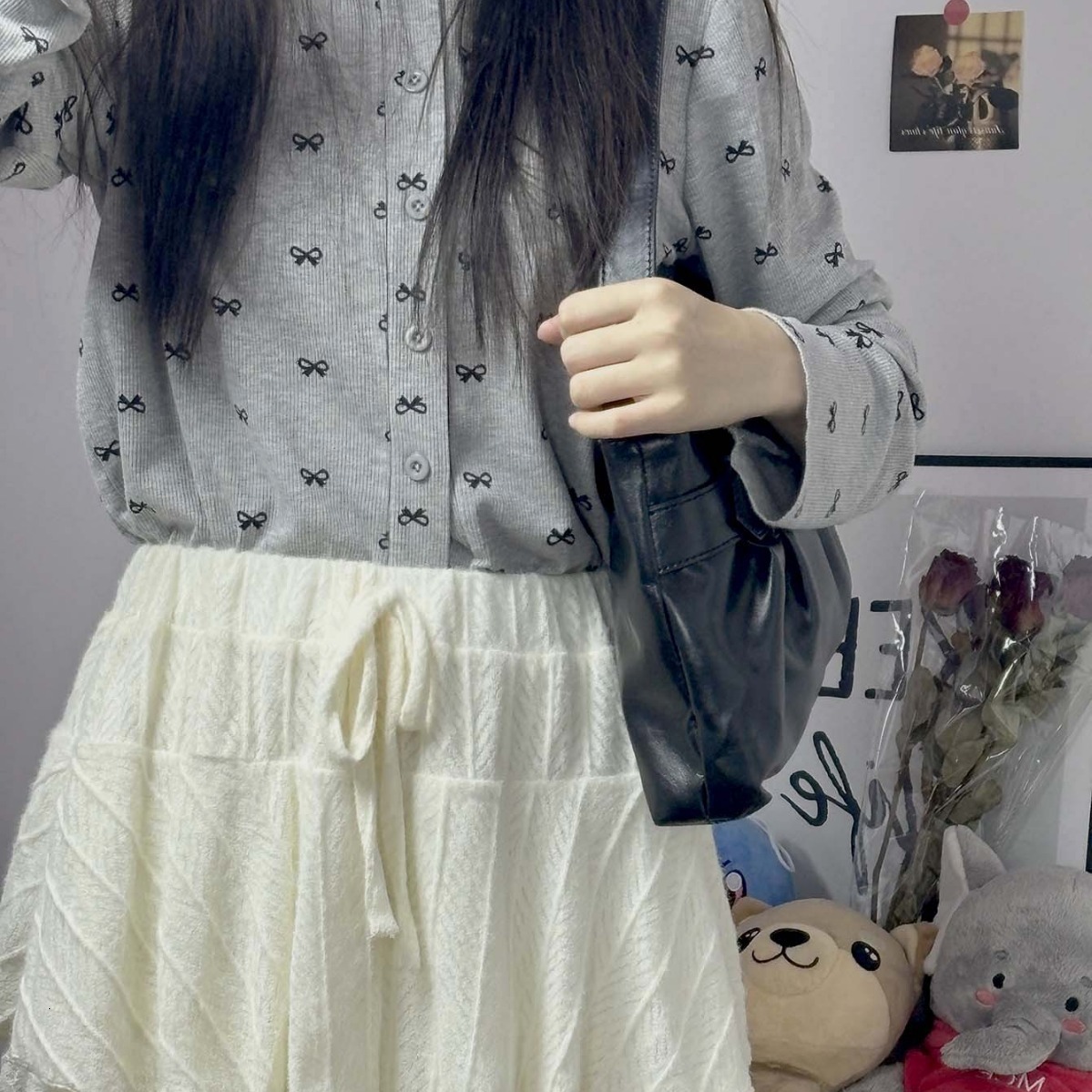 Summer new women's shoulder crossbody bag new personalized pleated leather buckle commuting bag simple solid color women's armpit bag new de