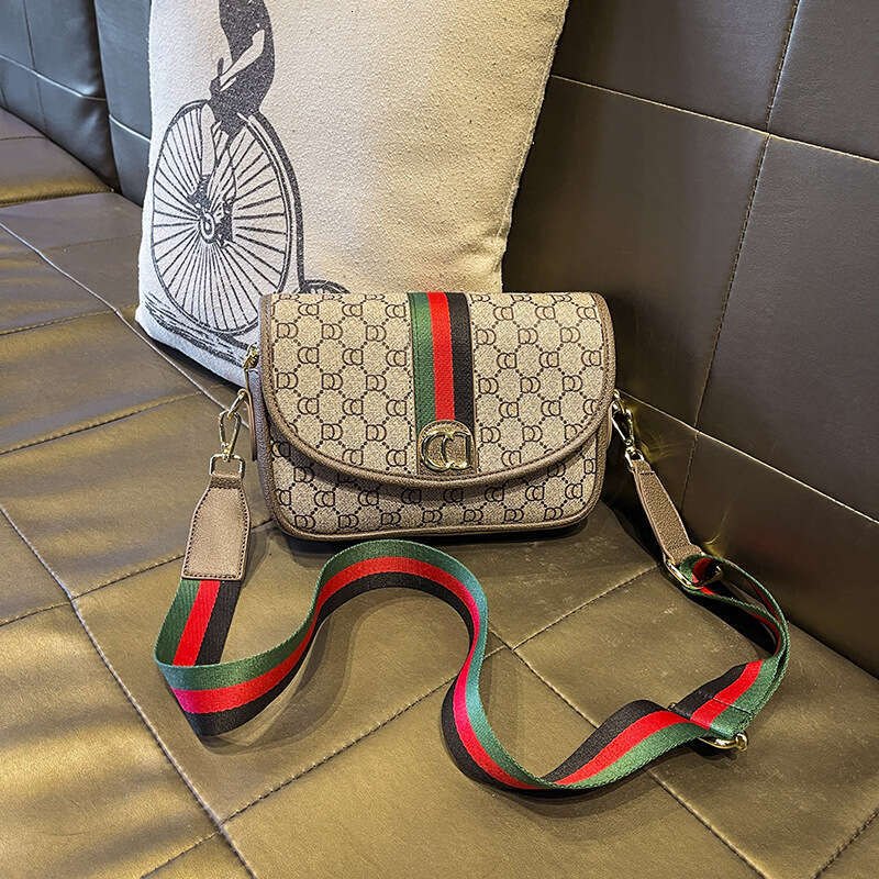 2025 New Trendy Fashion Women's Niche Crossbody High-end Shoulder Versatile Small Square Bag