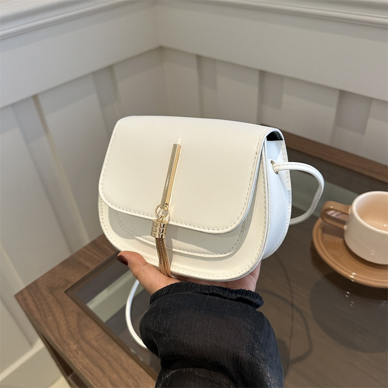 2025 Spring/Summer New Commuting Simple Tassel Small Handbag for Women, with Personalized Ins Style Single - shoulder Bag Korean - style Saddle Bag