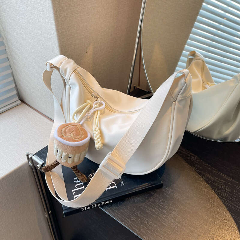 Large Capacity Single Shoulder Crossbody Crescent for Women 2024 New Spring Summer Casual Versatile Dumpling Nylon Commuter Bag