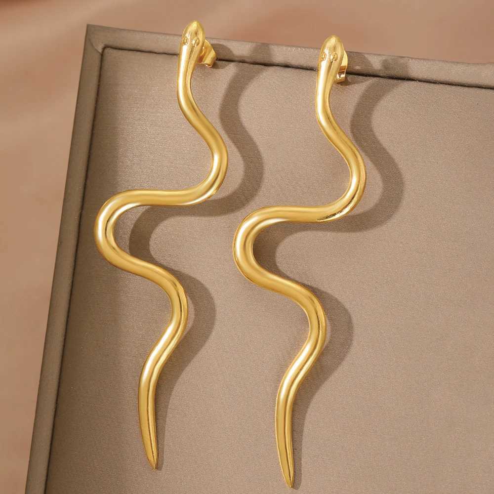 Stainless Steel Earrings Europe And Design Snake Stud Fine Earrings For Women Jewelry Trending Products New in X2507181