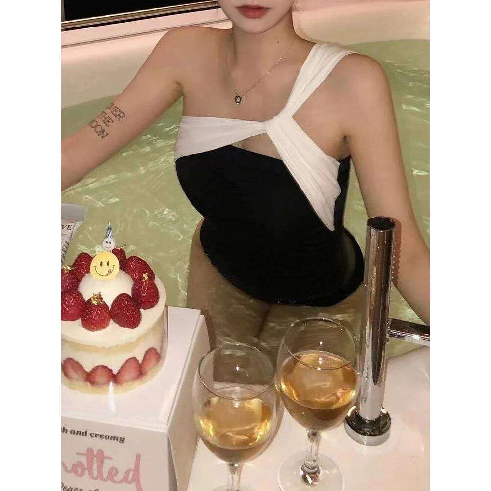 Sexy Half Sleeved Recreation Resort Swimsuit Women Korean Style Texture The Shoulder Beach Wear One Piece Swimwears