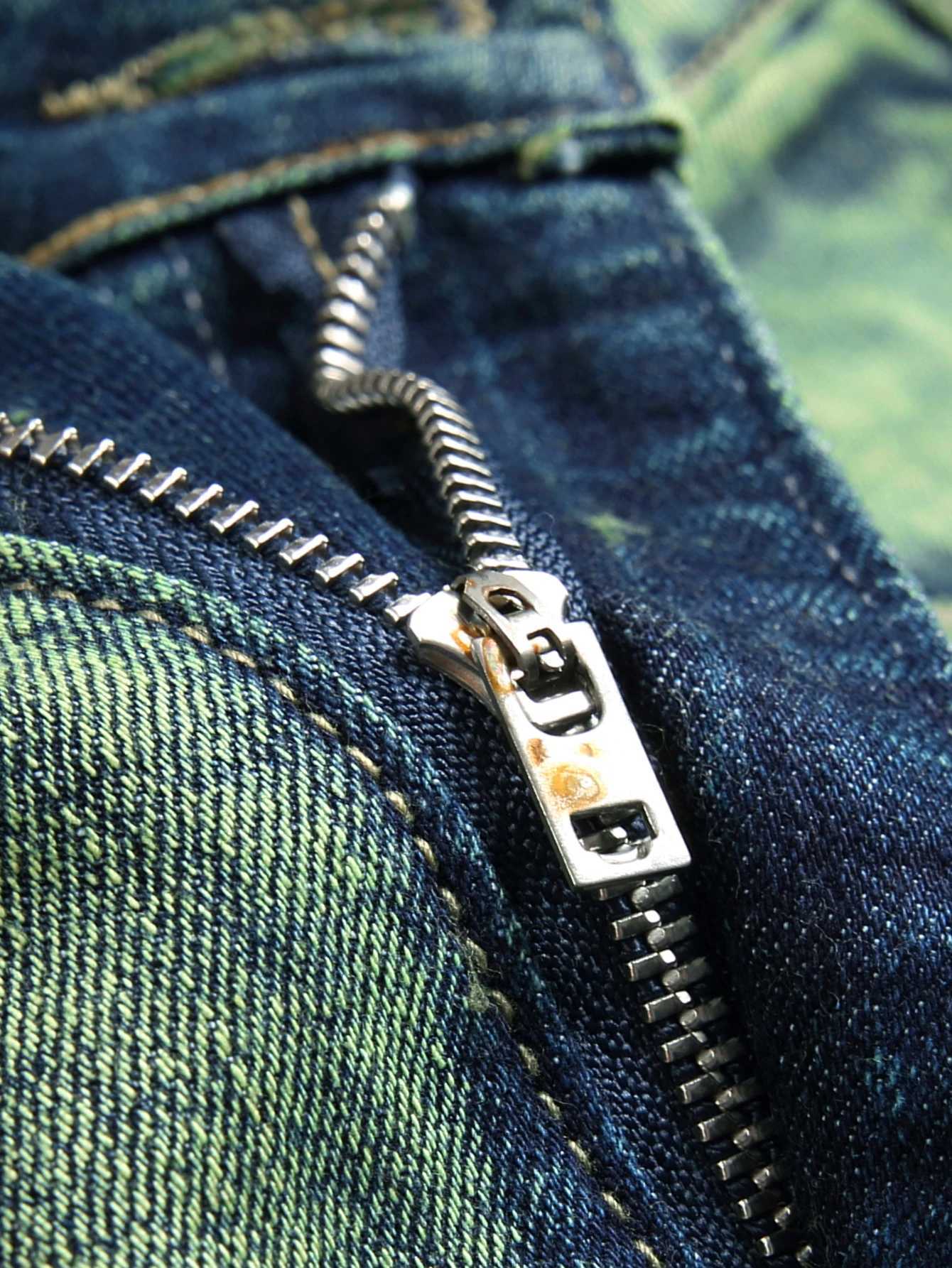 Stylish Mid Stretch Slim Fit Jeans - Mens Mid Waist Distressed and Ripped Denim Jeans with Tassels for All Seasons Streetwear X2507181