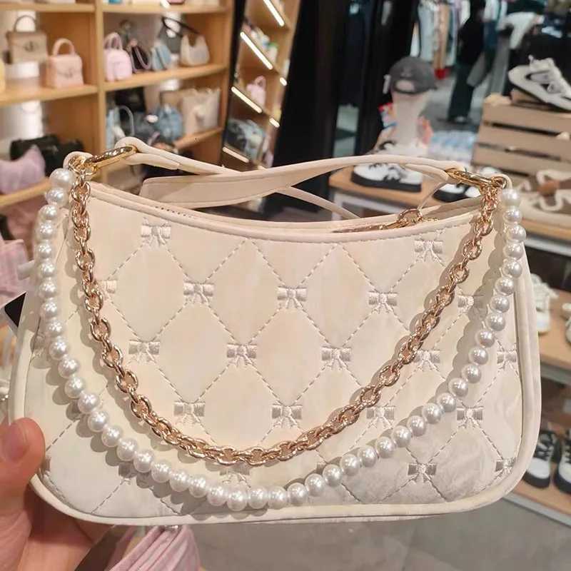 New Niche Design Womens Fiable Shoulder Bag Pearl Metal Chain Underarm Bag Butterfly Pattern Elegant Small Bag XJ250718
