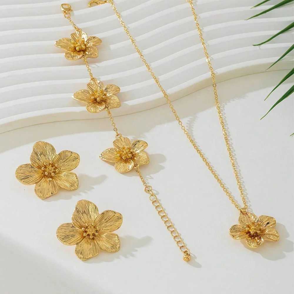 Exaggerated Metal Big Flower Earrings Necklaces Rings Set For Women Vintage Simple Geometric Texture Floral Wedding Jewelry Gift X250718