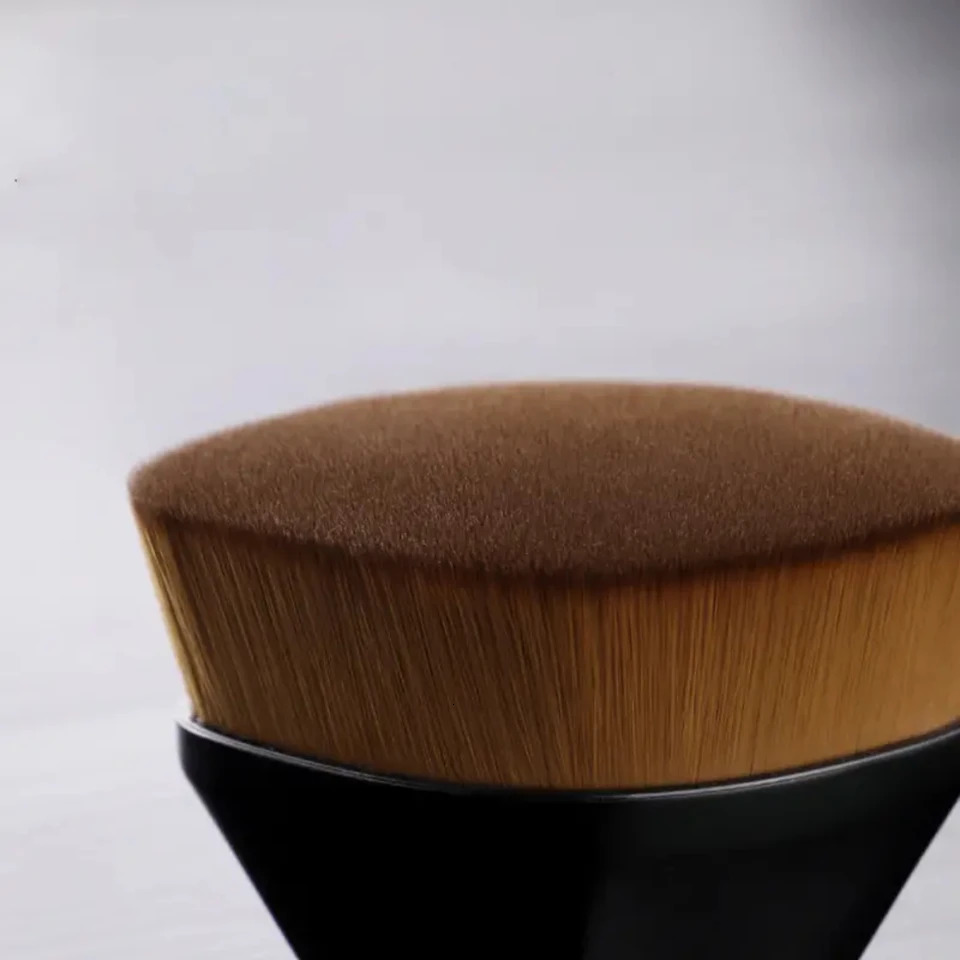 Portable Foundation Makeup Brush with Convenient Storage Box 1pc High-Quality Cosmetic Tool for On-The-Go Touch-Ups and Flawles 250716