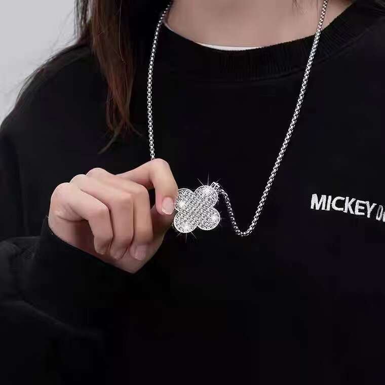 High-End Sweater Chain for Women, Autumn and Winter Four-Leaf Clover Necklace, Light Niche Long Simple Sweatshirt Chain, Titanium Steel Pendant