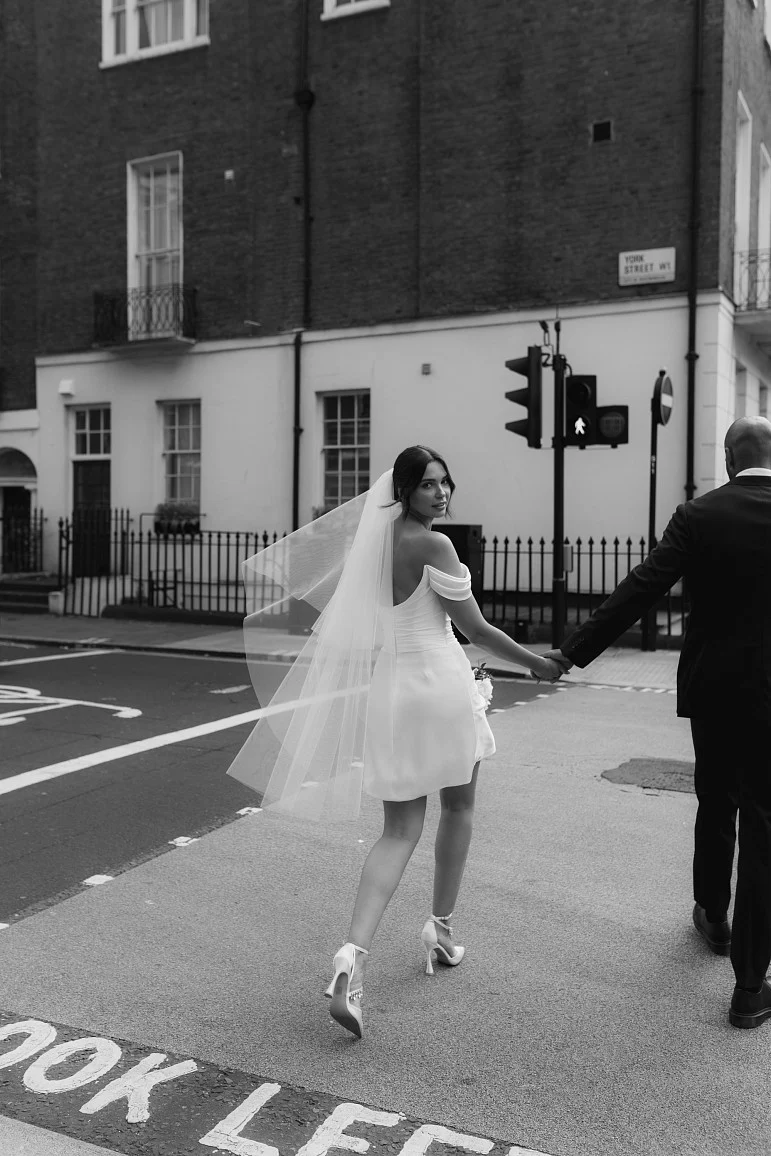 Princess Off the Shoulder Sheath Mini Wedding Dresses for Women White Short Organza Brides Strapless Bridal Gown Vestido De Noiva Customized New Custo