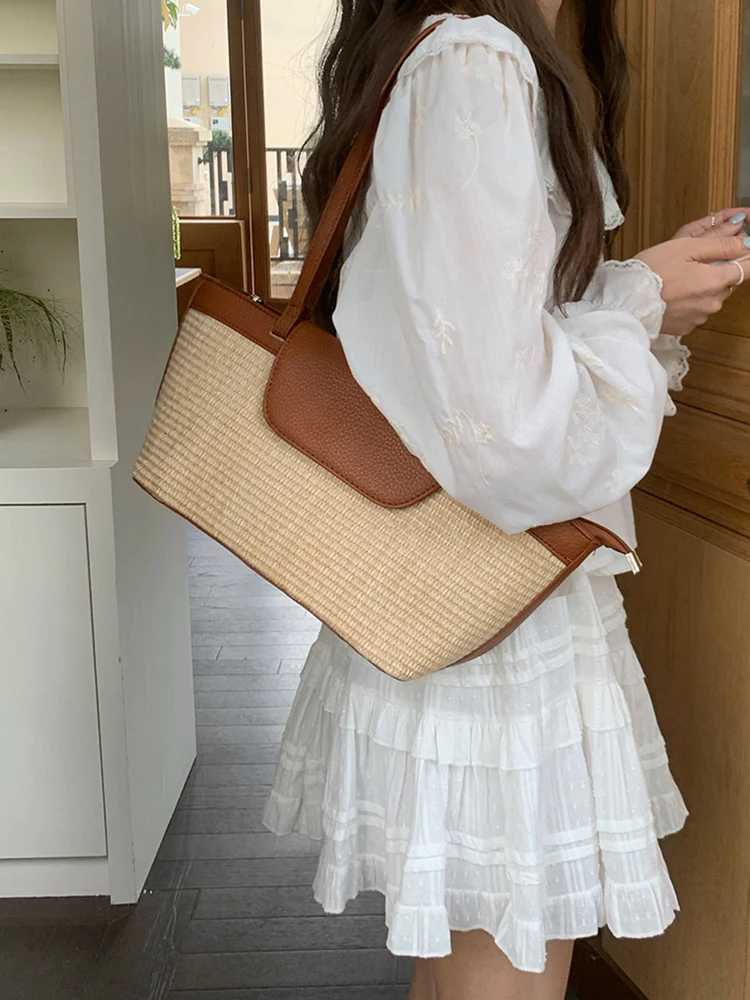2025 New Vacation Beach Bag Straw Woven Bag Fashion Leisure Shoulder Bag Underarm Bag Womens Daily Commuter Bag R250717