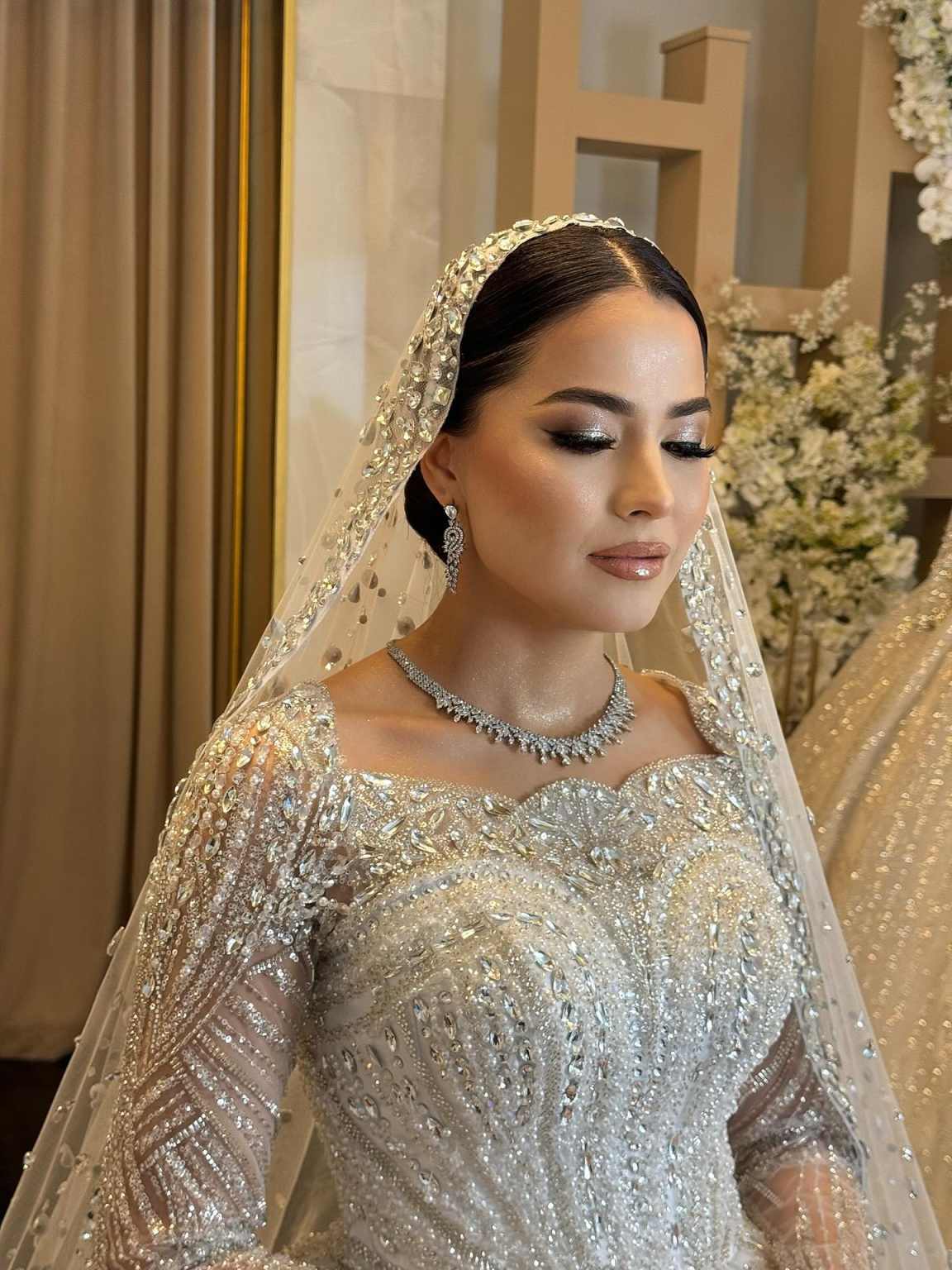 Sparkly A Line Women Wedding Dress Jewel Neck Long Sleeves Bridal Gowns Sequins Crystal Sweep Train Dress Custom Made vestidos de novia