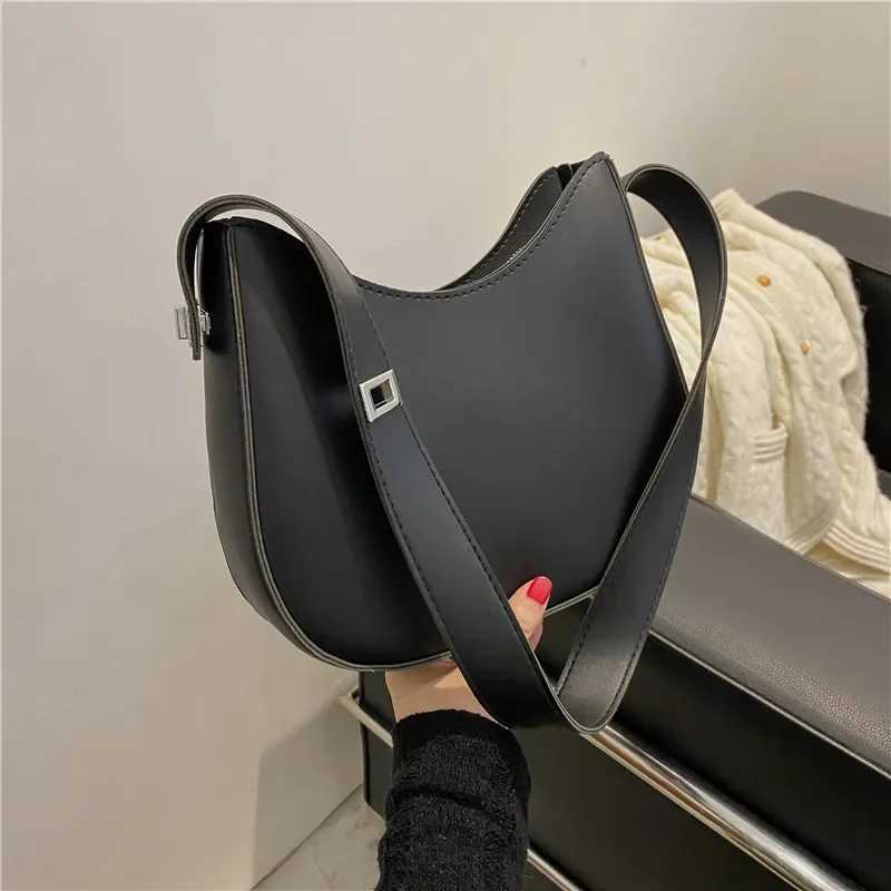 Casual Womens Bag Armpit Bag Summer Simple and Trendy with Lock Texture Large Capacity Shoulder Bag Versatile R250717