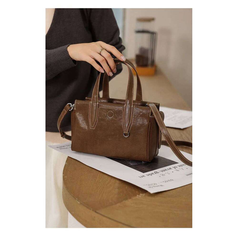 Genuine Leather Women's Versatile Crossbody Bag 2025 New Retro Style Handbag, Female Niche Commuting Shoulder bag